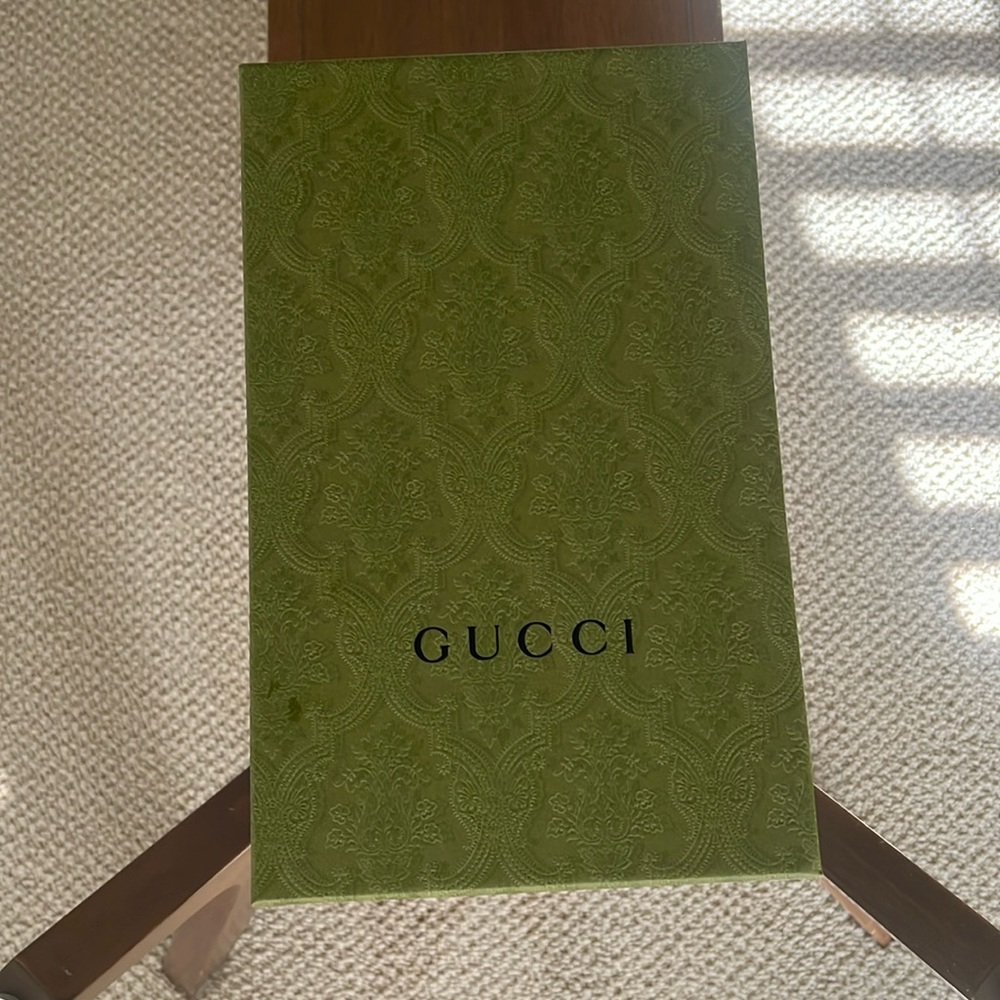 authentic Gucci shoebox ( empty )
